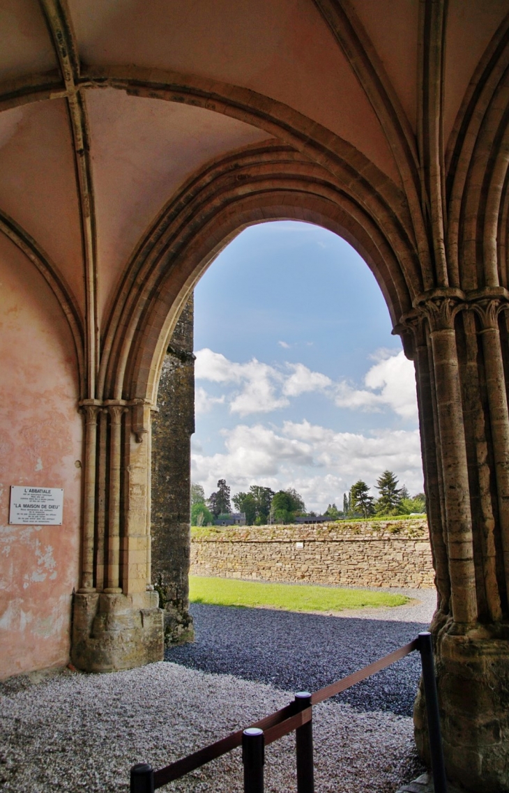 L'Abbaye  - Cerisy-la-Forêt