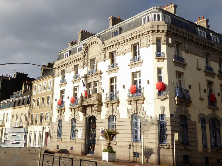 Le quai Alexandre III Côté maisons - Cherbourg-Octeville