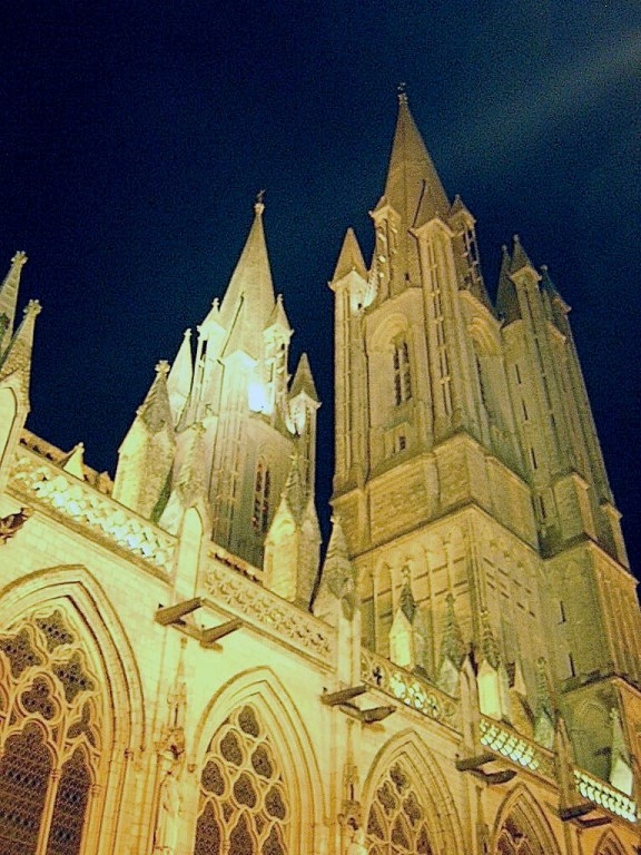 Clocher de la cathédrale la nuit - Coutances