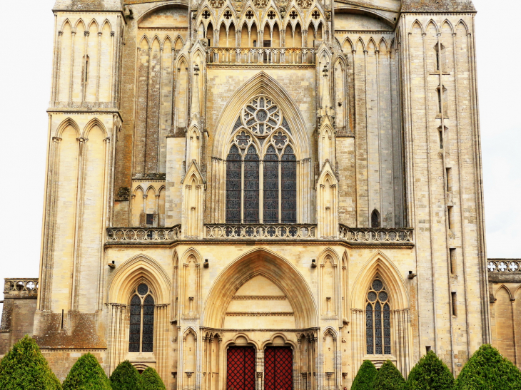 Cathedrale NOTRE DAME de COUTANCES  - BALADESENFRANCE - GUY PEINTURIER