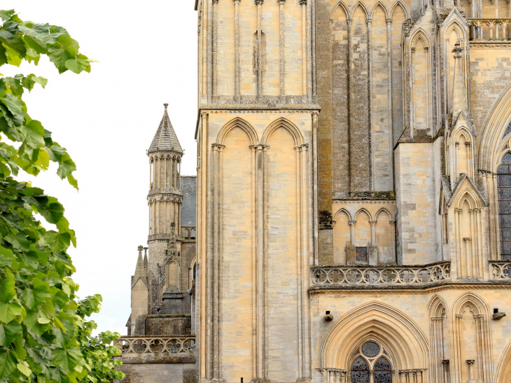 Cathedrale NOTRE DAME de COUTANCES  - BALADESENFRANCE - GUY PEINTURIER