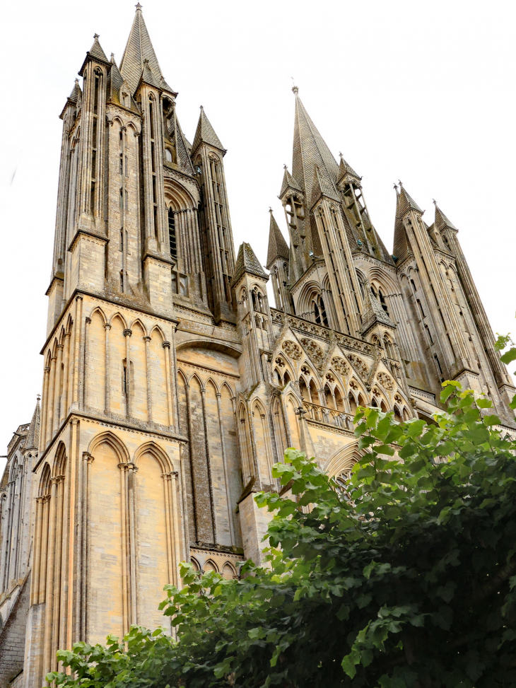 Cathedrale NOTRE DAME de COUTANCES  - BALADESENFRANCE - GUY PEINTURIER