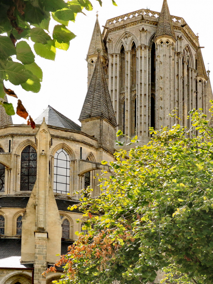 Cathedrale NOTRE DAME de COUTANCES  - BALADESENFRANCE - GUY PEINTURIER