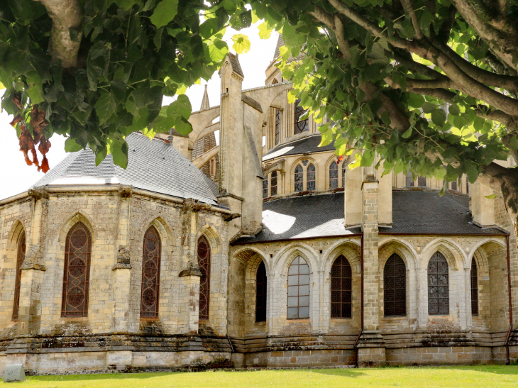 Cathedrale NOTRE DAME de COUTANCES  - BALADESENFRANCE - GUY PEINTURIER