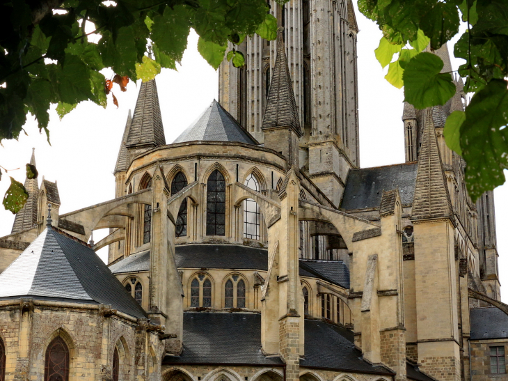 Cathedrale NOTRE DAME de COUTANCES  - BALADESENFRANCE - GUY PEINTURIER