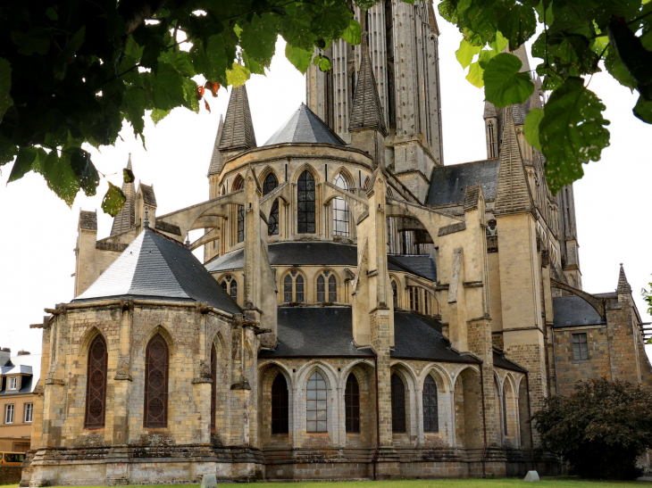 Cathedrale NOTRE DAME de COUTANCES  - BALADESENFRANCE - GUY PEINTURIER