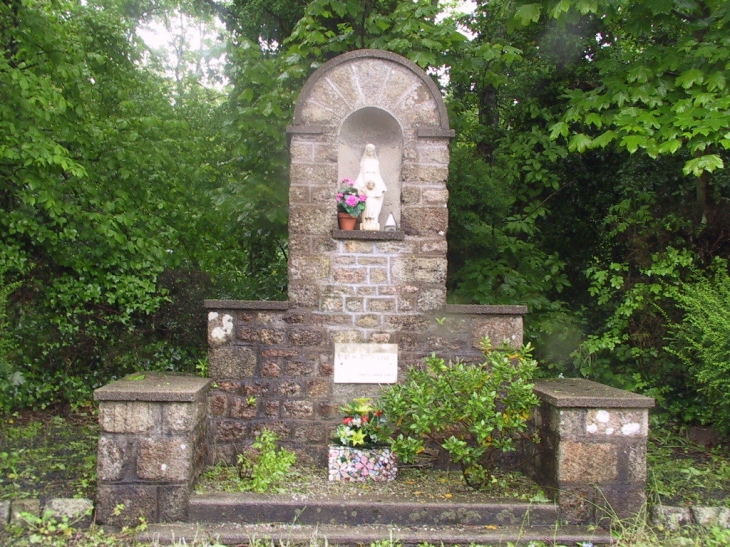 Statue de la vierge Marie - Gouberville