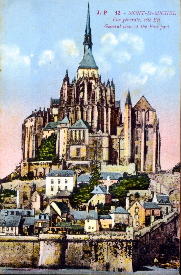 Vue générale, côté est, vers 1910 (carte postale ancienne). - Le Mont-Saint-Michel