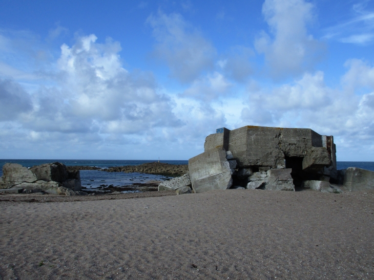 Blockauss à la pointe de NEVILLE. - Néville-sur-Mer