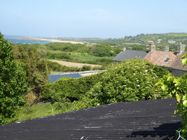 Les toits et la mer au loin - Omonville-la-Petite