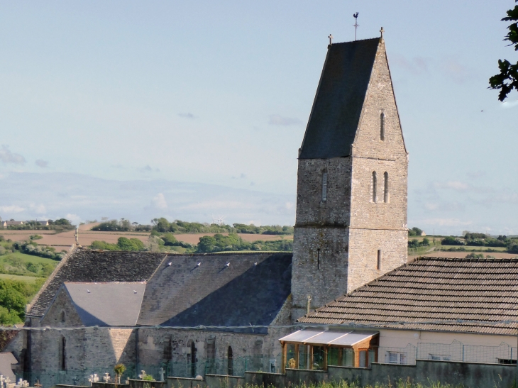 Vue sur le clocher - Pierreville