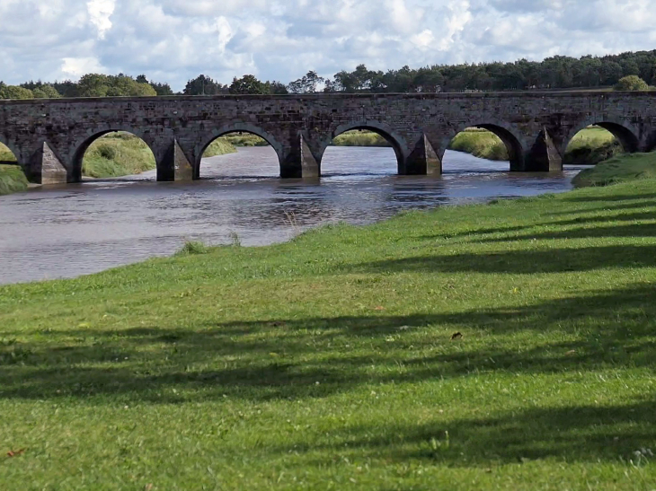 Le pont Ambaud sur la Sélune - Pontaubault