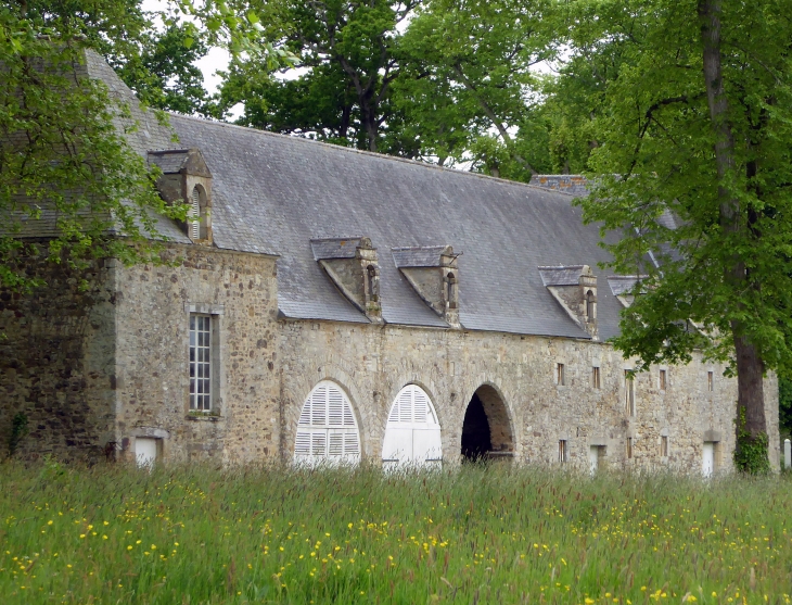 Les communs du château - Prétot-Sainte-Suzanne