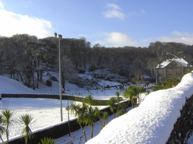 Mairie de Querqueville sous la neige