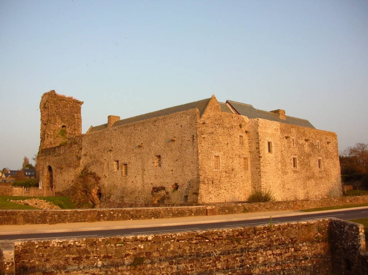 Le château de REGNEVILLE sur MER - Regnéville-sur-Mer