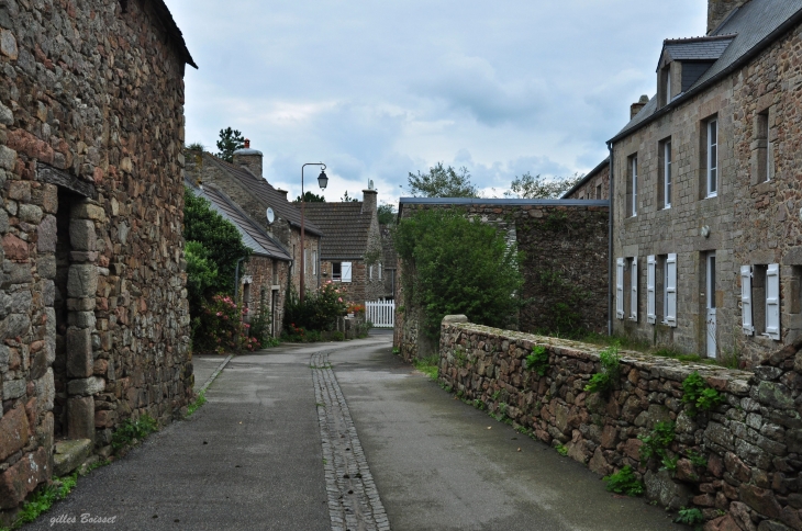 Rue du Bas - Saint-Germain-des-Vaux