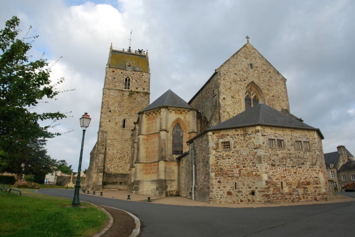 L'église - Saint-Sauveur-le-Vicomte