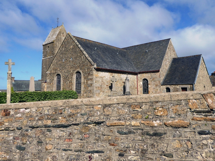 Derrière l'église - Surtainville