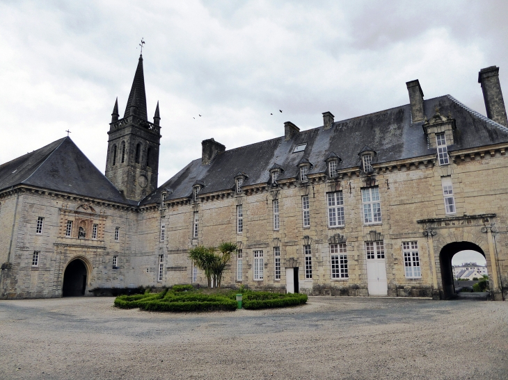 L'hôpital : ancienne abbaye bénédictine - Valognes