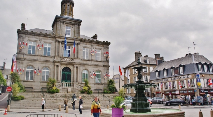 Hotel-de-Ville - Villedieu-les-Poêles