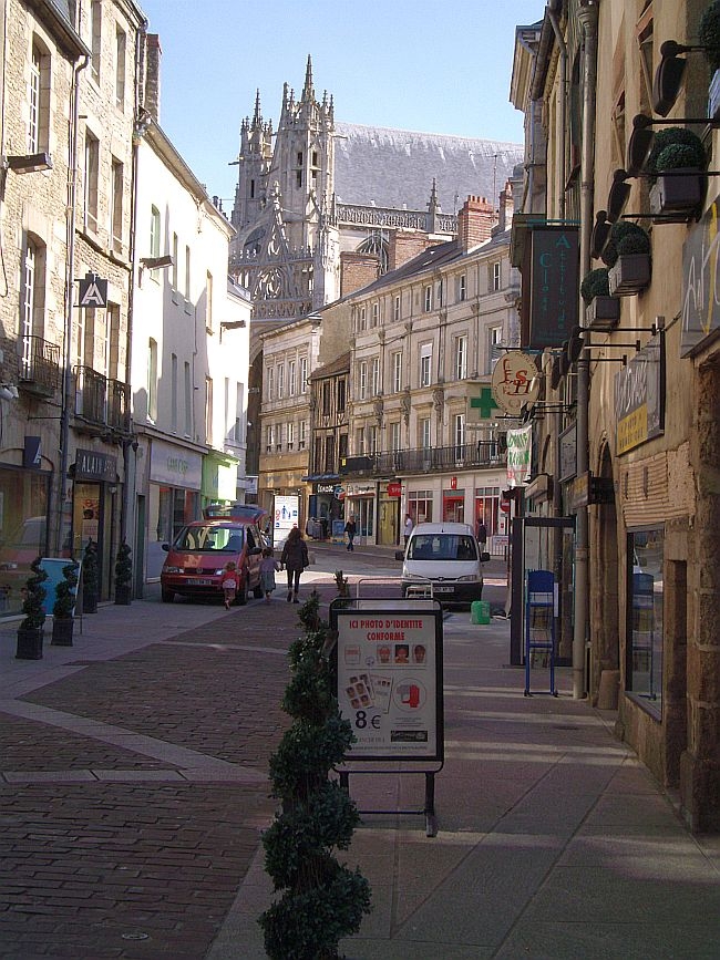 La Grande Rue et la cathédrale. - Alençon