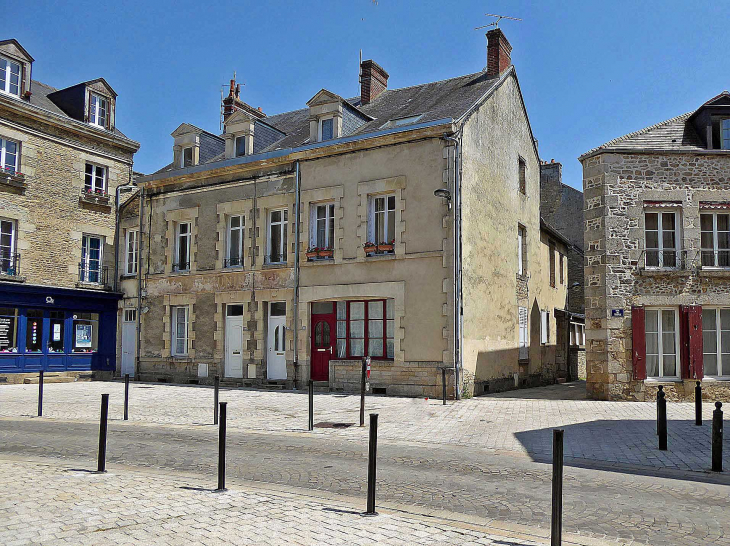 Le centre ville : rue du Collège - Alençon