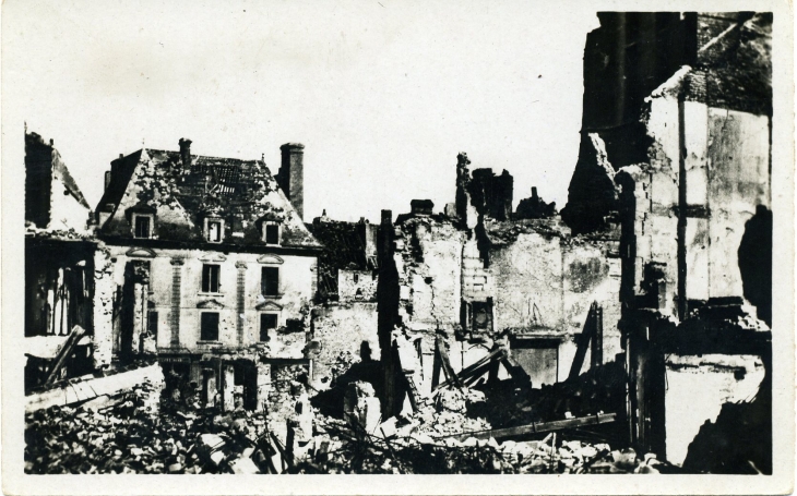 Rue de l'Horloge après les bombardements (guerre 39-45) - Argentan