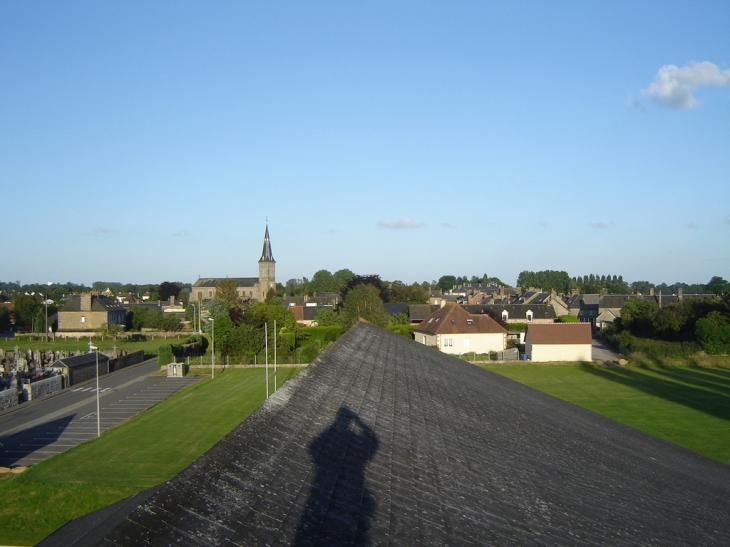 Vue du bourg à partir du gymnase d'Athis - Athis-de-l'Orne