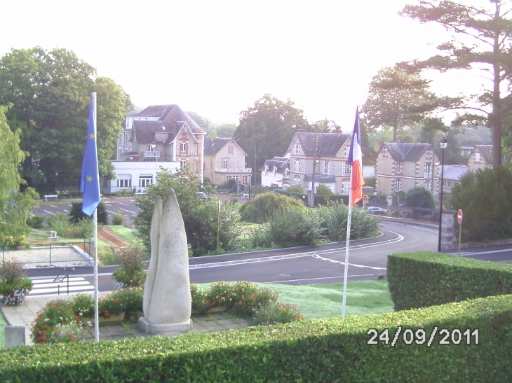 Monument aux morts - Bagnoles-de-l'Orne