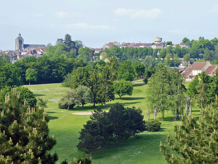 La cité de caractère perchée vue du golf - Bellême