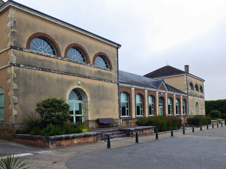 Place de l'Europe : l'ancienne halle au blé - Bellême