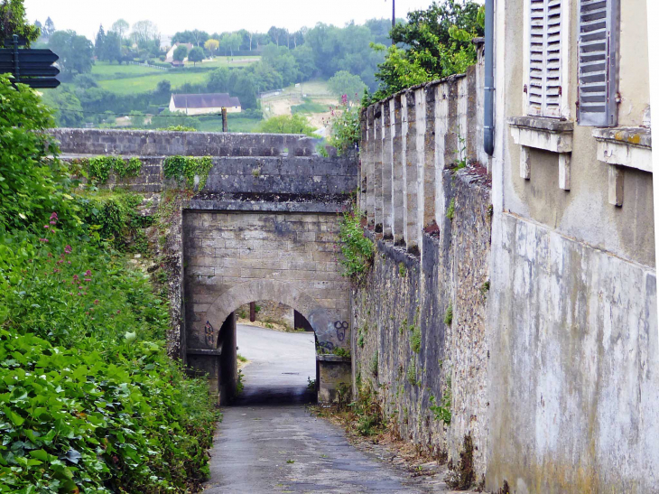 Porte dans les remparts - Bellême