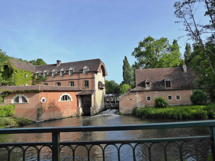 Hameau de Villeray : le moulin sur l'Huisne - Condeau