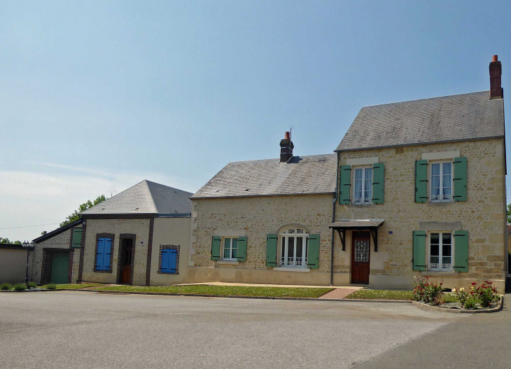 Maisons de la commune - Coulonges-sur-Sarthe