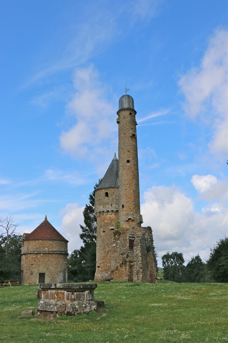 A la tour de bonvouloir - Juvigny-sous-Andaine