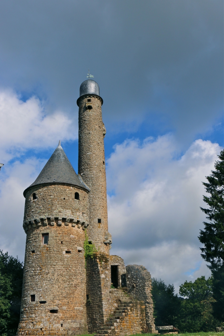 A la tour de bonvouloir - Juvigny-sous-Andaine