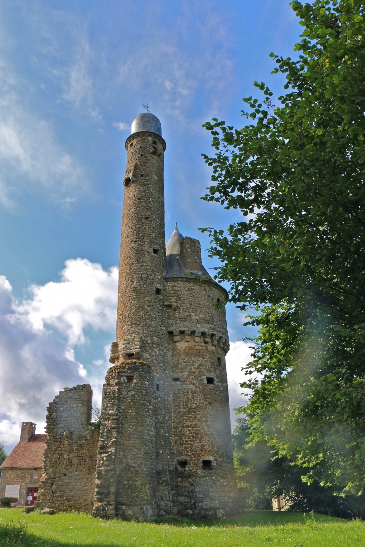 A la tour de bonvouloir - Juvigny-sous-Andaine