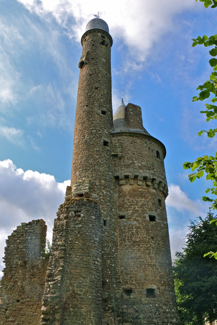 A la tour de bonvouloir - Juvigny-sous-Andaine