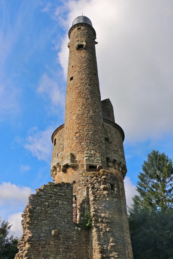 A la tour de bonvouloir - Juvigny-sous-Andaine