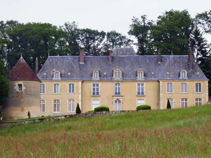 Le château et son colombier - L'Hermitière