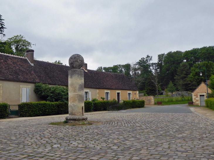 Ila place Germaine de Courson - L'Hermitière