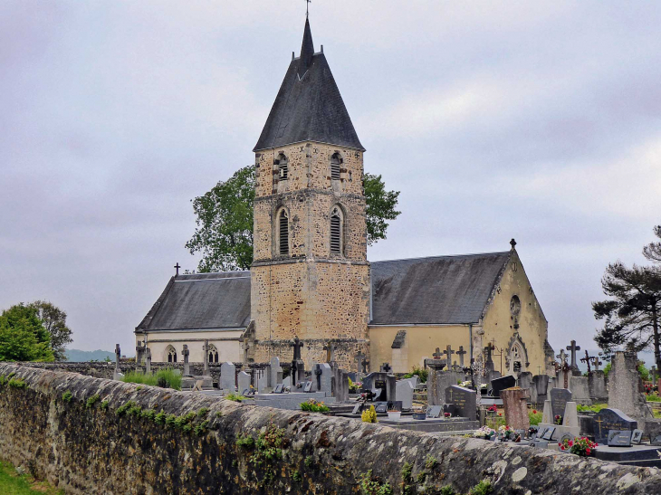 L'église entourée du cimetière - La Perrière