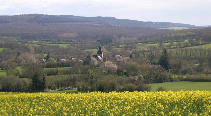 La Roche Mabile vue de la route des monts - La Roche-Mabile