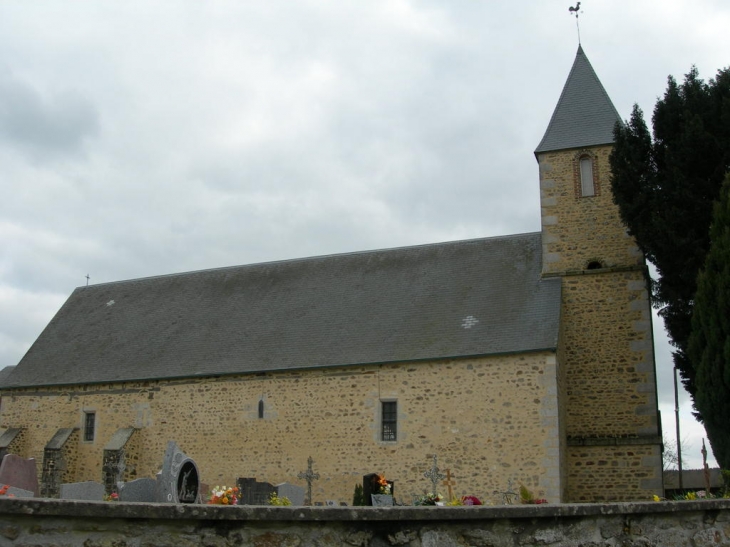 L'église du Bouillon avec son if + que centenaire - Le Bouillon