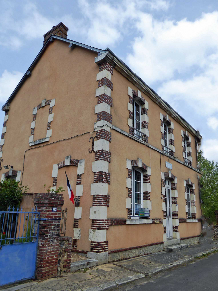 La mairie - Maison-Maugis