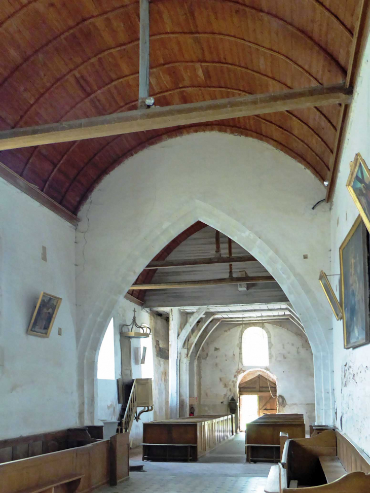 L'intérieur de l'église : la charpente en châtaignier - Monceaux-au-Perche