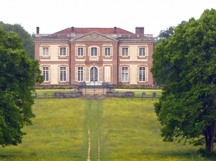 Le château - Origny-le-Roux