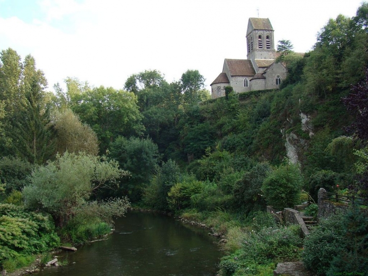 La Sarthe au pied de l'église - Saint-Céneri-le-Gérei