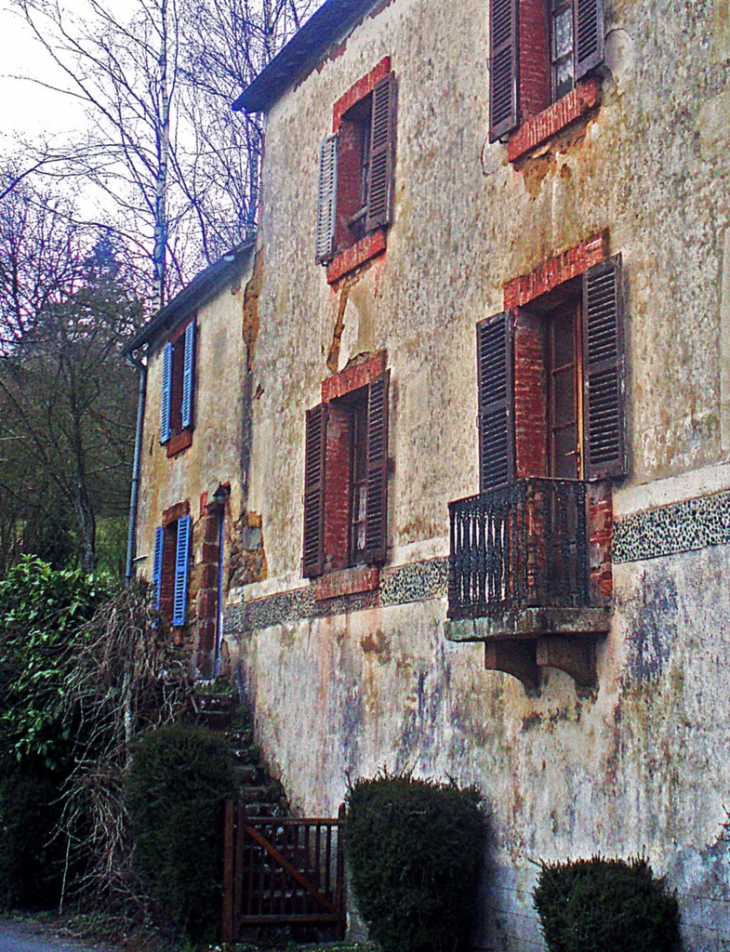 Une maison charmante et très originale - Saint-Céneri-le-Gérei