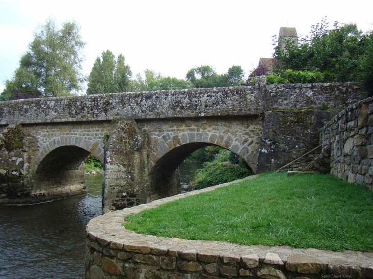 Le pont de Saint Ceneri - Saint-Céneri-le-Gérei